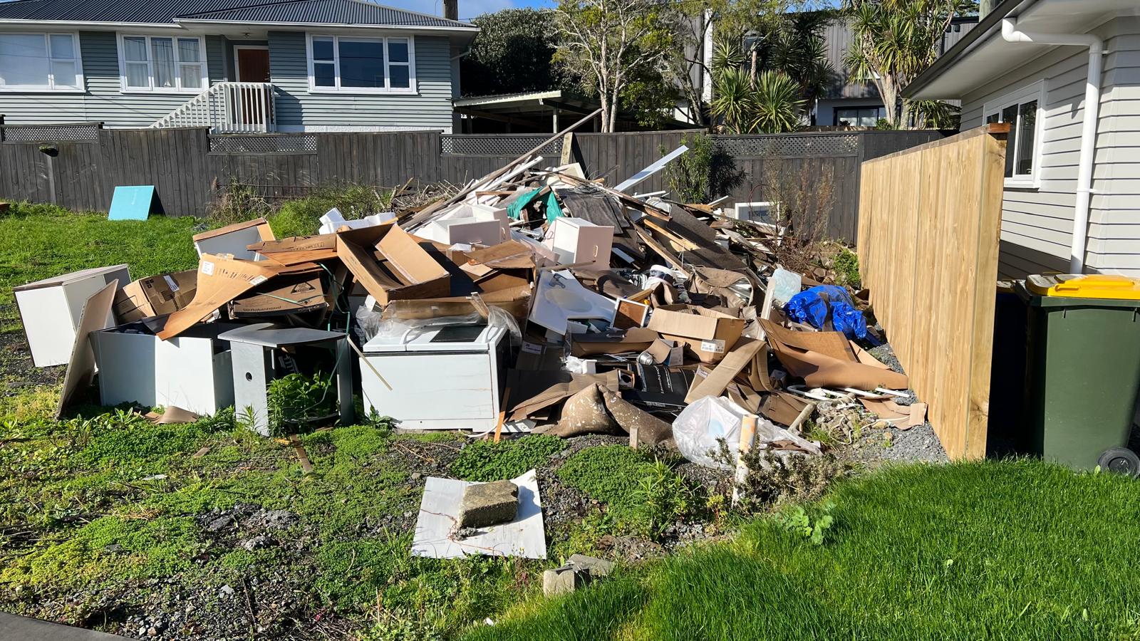Before and after junk removal job in Auckland suburb